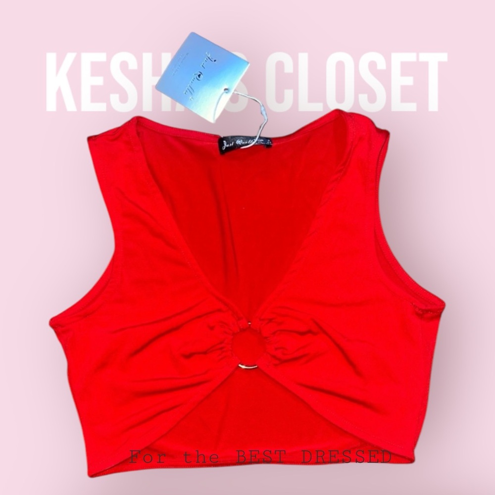 JUST QUELLA Cropped O ring Top